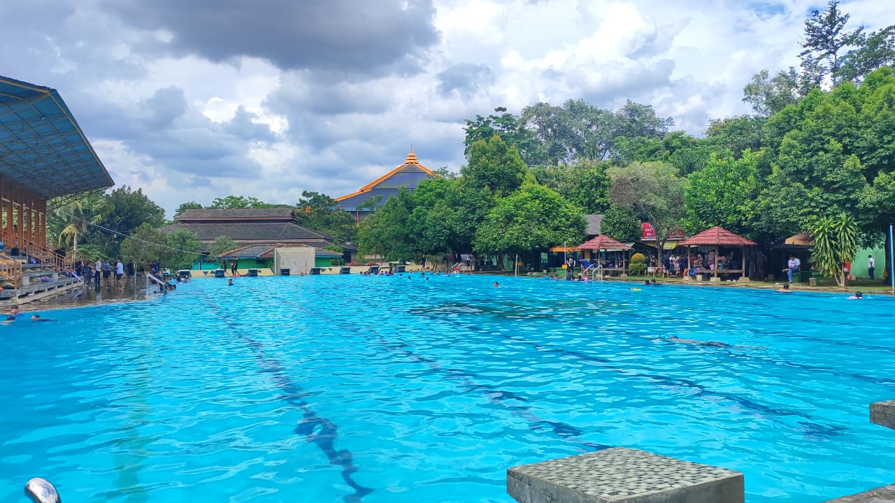 Foto KOLAM RENANG