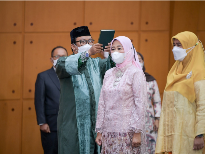 Cover Prof. Lusmeilia Afriani Resmi Dilantik sebagai Rektor Unila Periode 2023-2027